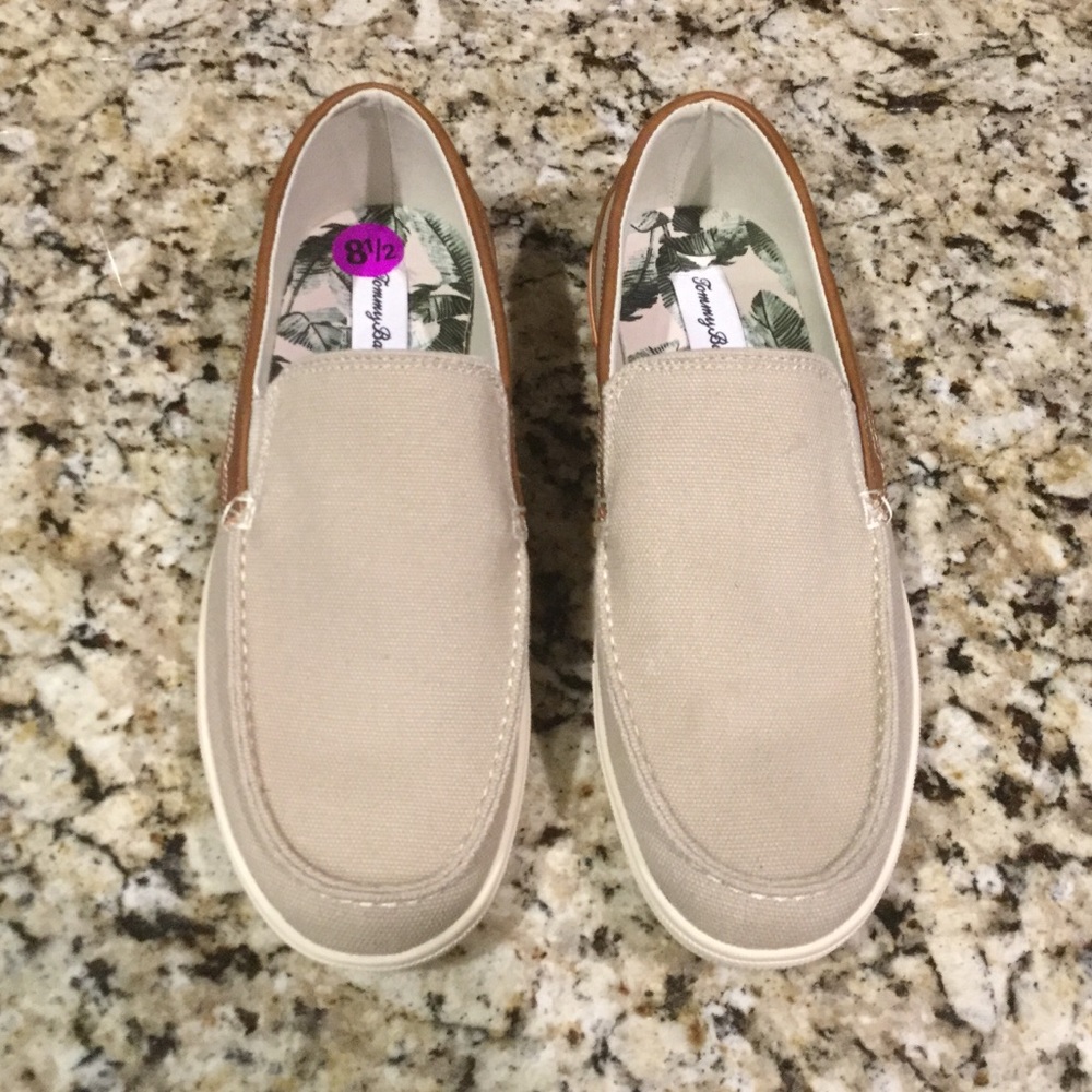 Tommy Bahama size 8.5 deck shoes